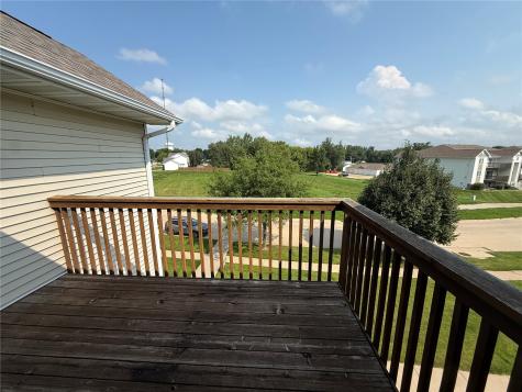 6615 Creekside Drive NE Cedar Rapids IA 52402