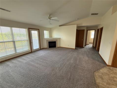 6615 Creekside Drive NE Cedar Rapids IA 52402