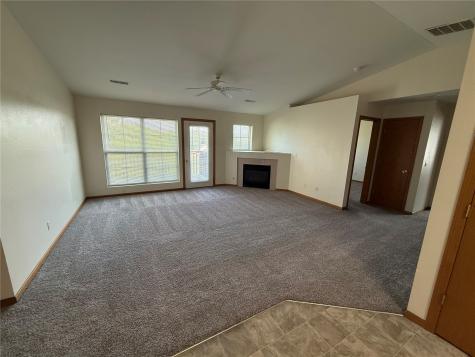 6615 Creekside Drive NE Cedar Rapids IA 52402