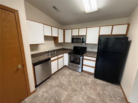 6615 Creekside Drive NE Cedar Rapids IA 52402