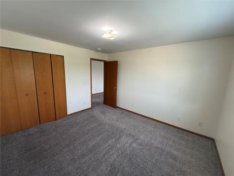 6615 Creekside Drive NE Cedar Rapids IA 52402