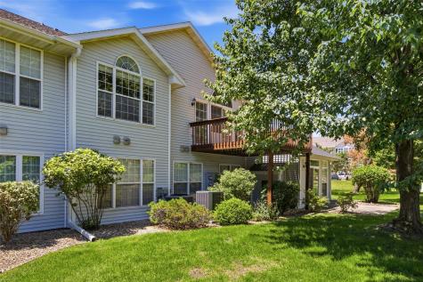 1422 Crossings Court NE Cedar Rapids IA 52402