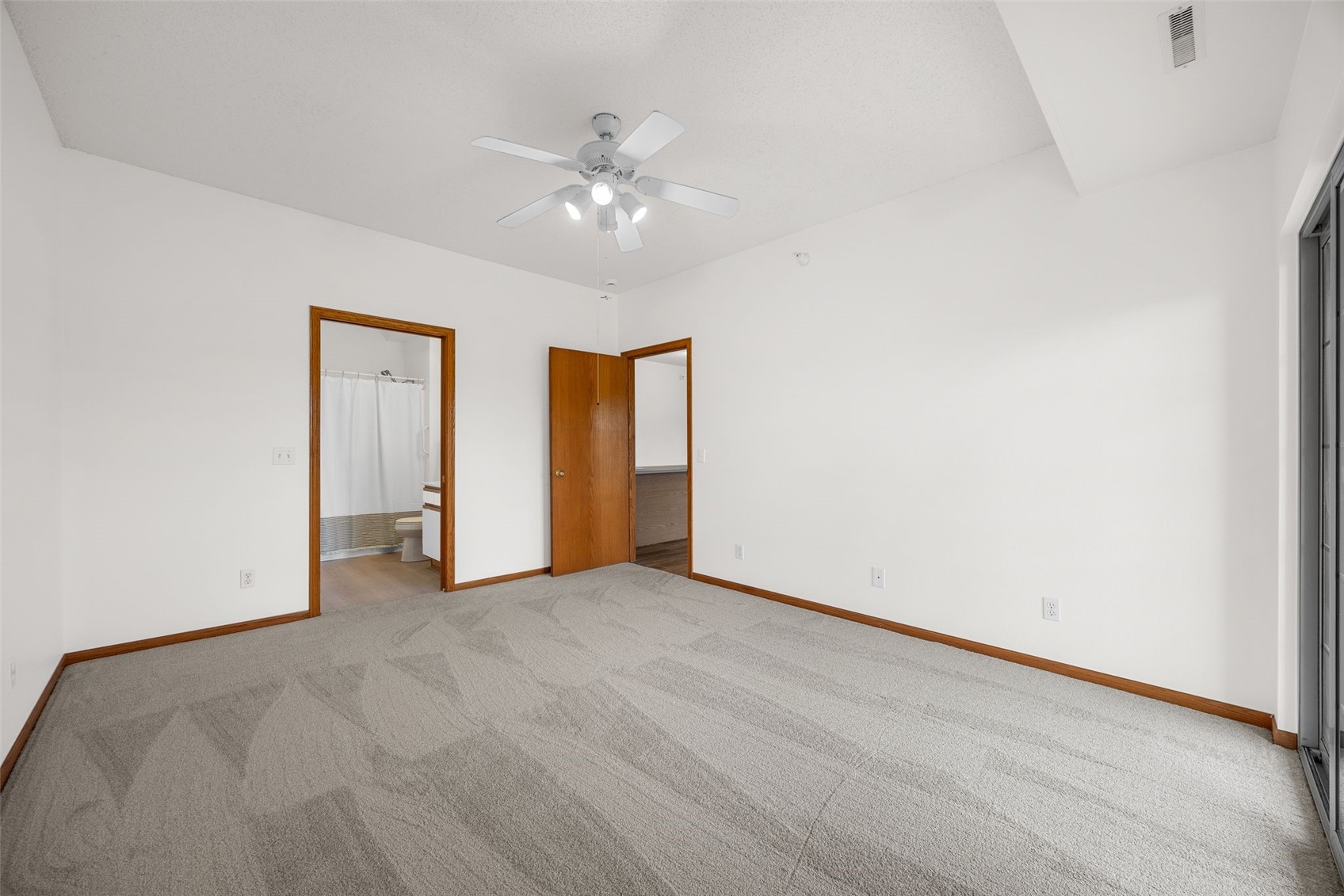 250 Cimarron Drive Hiawatha IA 52233