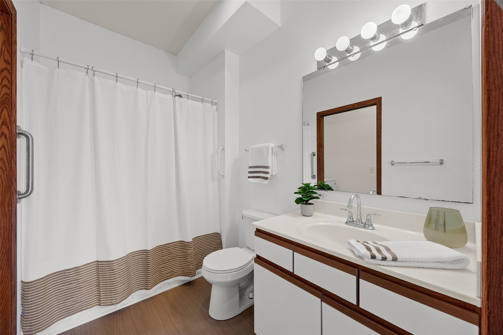 250 Cimarron Drive Hiawatha IA 52233