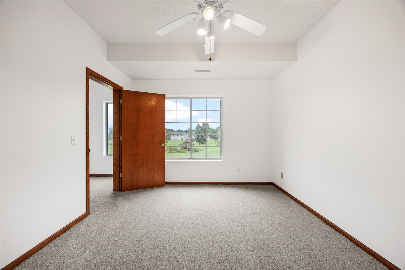 250 Cimarron Drive Hiawatha IA 52233