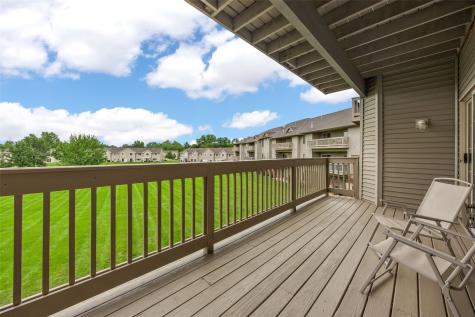 250 Cimarron Drive Hiawatha IA 52233