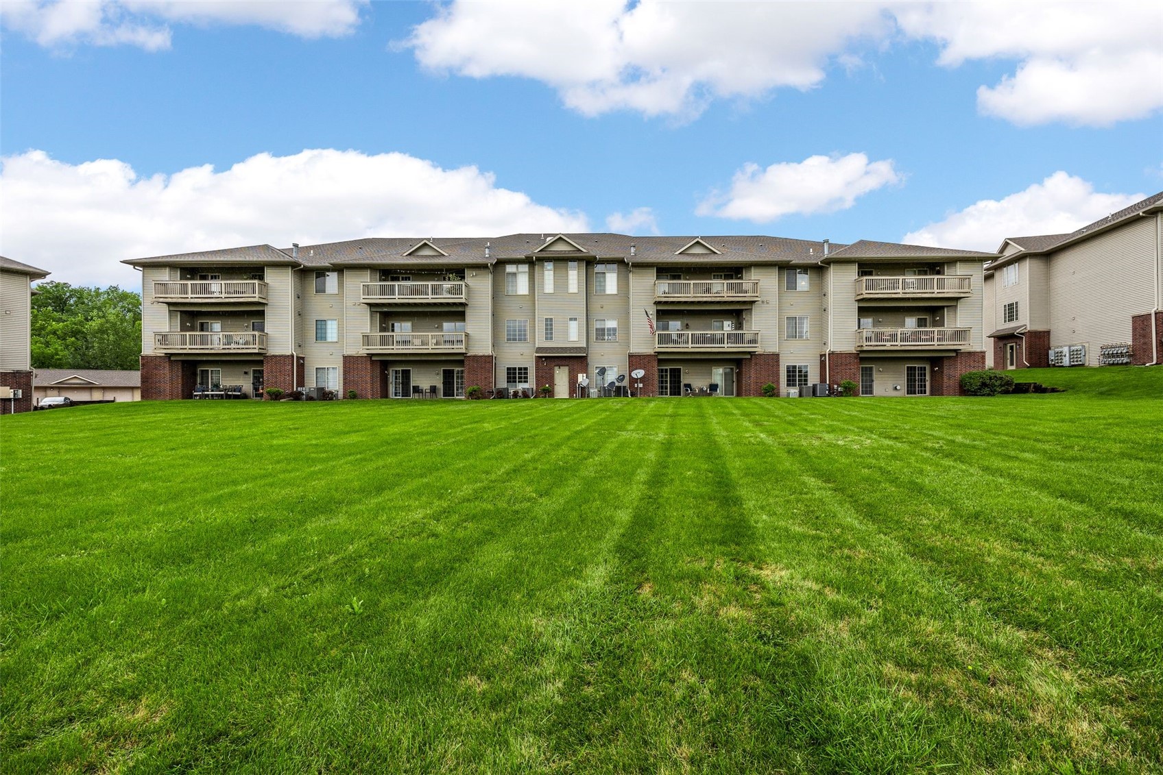 250 Cimarron Drive Hiawatha IA 52233