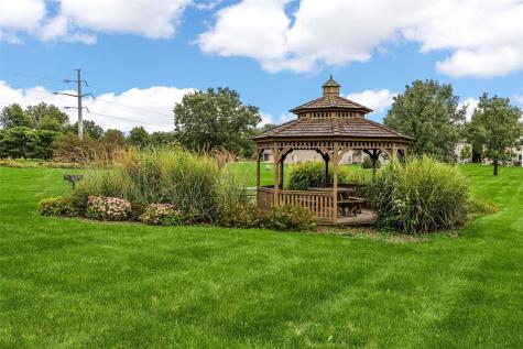 250 Cimarron Drive Hiawatha IA 52233