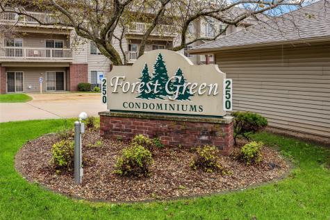 250 Cimarron Drive Hiawatha IA 52233
