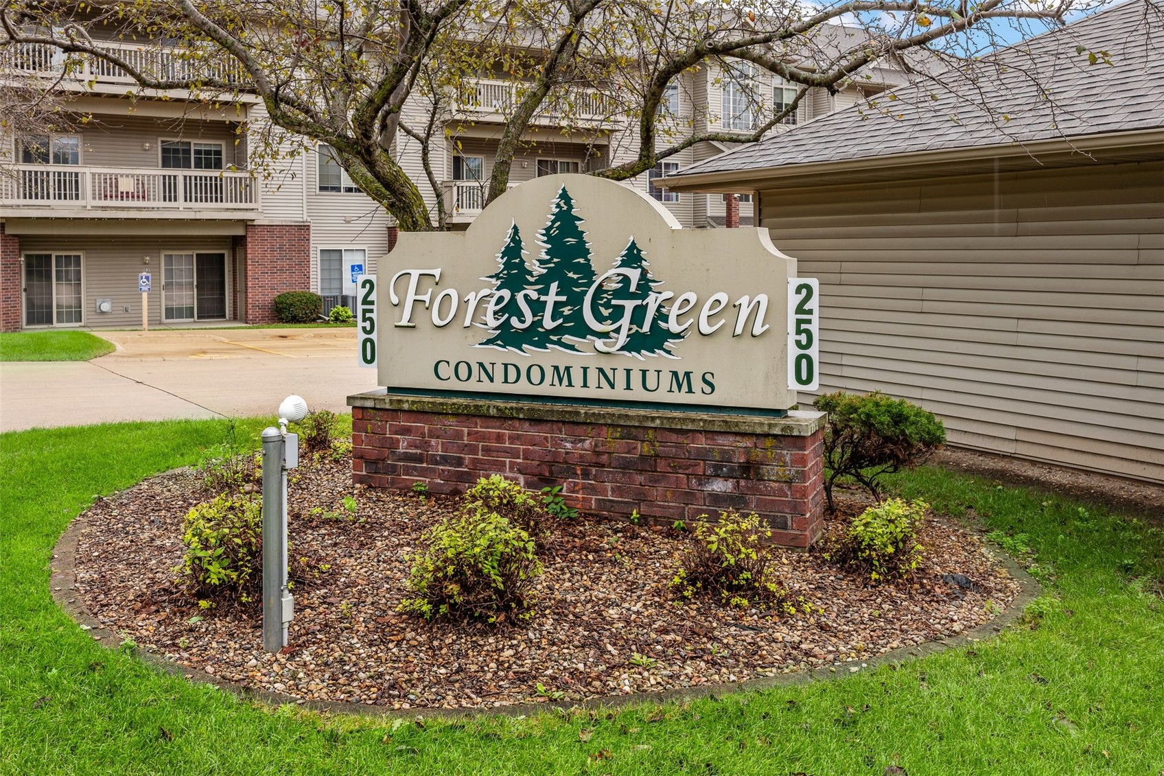 250 Cimarron Drive Hiawatha IA 52233