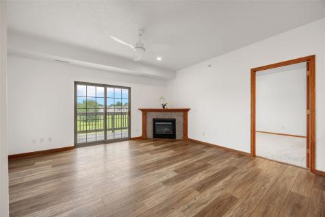 250 Cimarron Drive Hiawatha IA 52233
