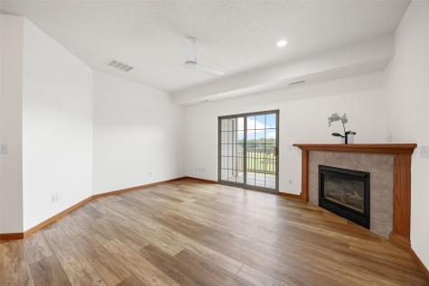 250 Cimarron Drive Hiawatha IA 52233