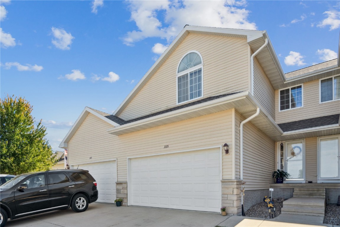 3335 Stoneview SW Cedar Rapids IA 52404