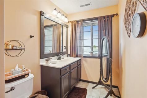 3335 Stoneview SW Cedar Rapids IA 52404