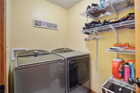 3335 Stoneview SW Cedar Rapids IA 52404
