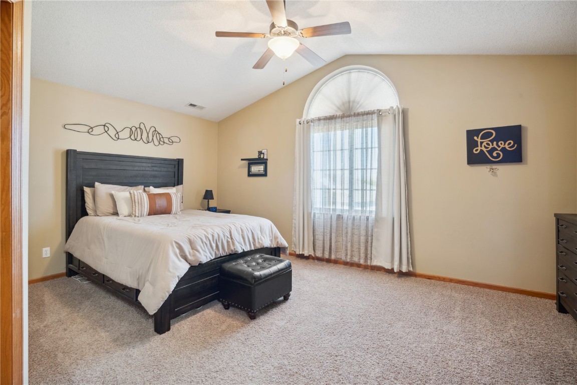 3335 Stoneview SW Cedar Rapids IA 52404