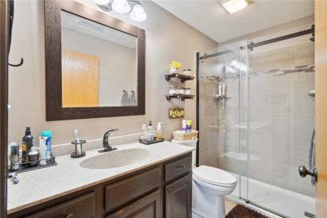 3335 Stoneview SW Cedar Rapids IA 52404