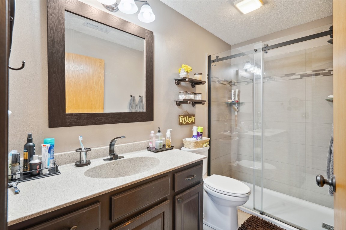 3335 Stoneview SW Cedar Rapids IA 52404