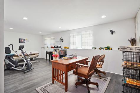3335 Stoneview SW Cedar Rapids IA 52404