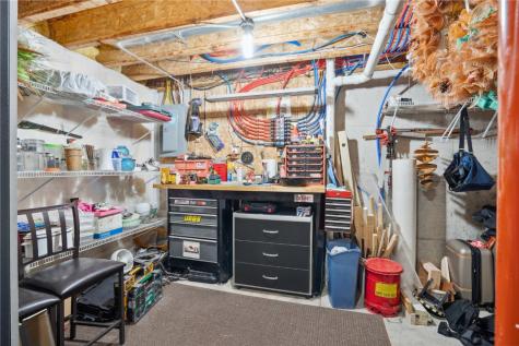 3335 Stoneview SW Cedar Rapids IA 52404