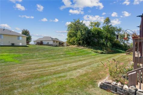 3335 Stoneview SW Cedar Rapids IA 52404