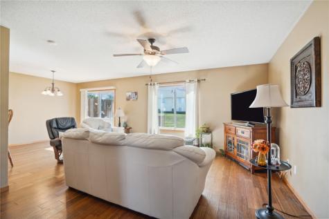 3335 Stoneview SW Cedar Rapids IA 52404