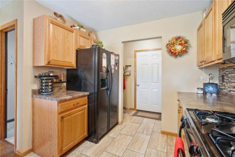 3335 Stoneview SW Cedar Rapids IA 52404