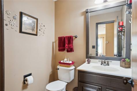 3335 Stoneview SW Cedar Rapids IA 52404