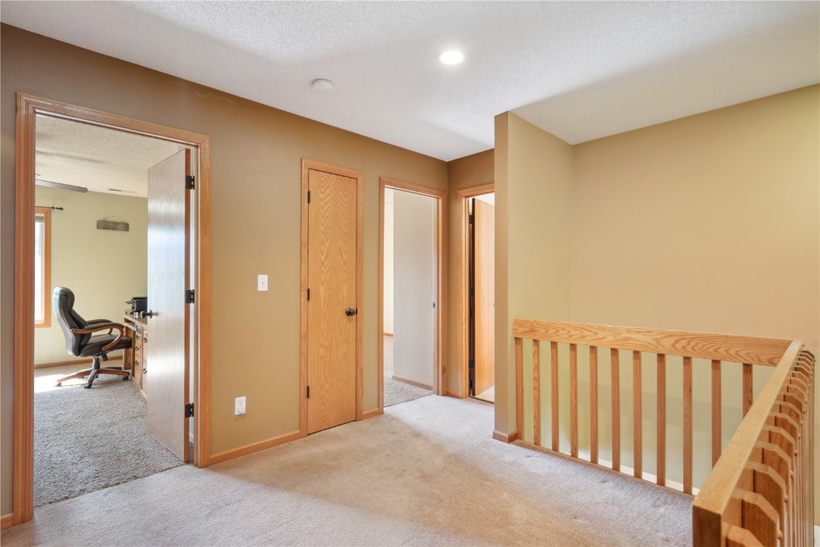 3335 Stoneview SW Cedar Rapids IA 52404