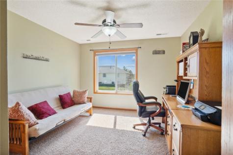 3335 Stoneview SW Cedar Rapids IA 52404