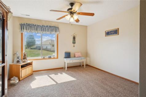 3335 Stoneview SW Cedar Rapids IA 52404