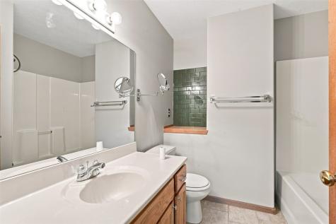 733 Broderick Drive NE Cedar Rapids IA 52402