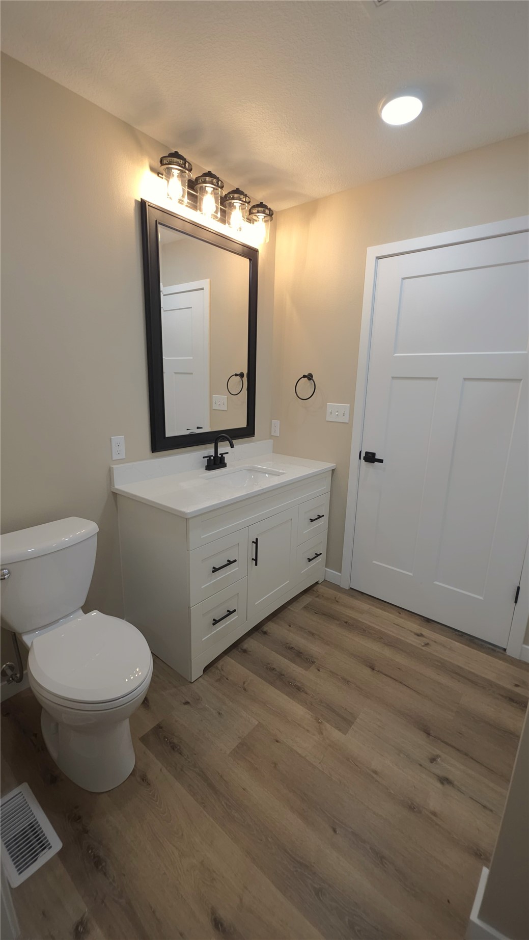 1409 13th Avenue Belle Plaine IA 52208