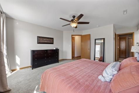 4285 Westchester Drive NE Cedar Rapids IA 52402