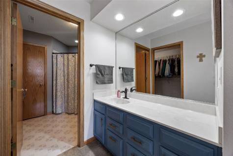 4285 Westchester Drive NE Cedar Rapids IA 52402