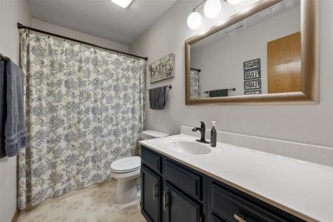 4285 Westchester Drive NE Cedar Rapids IA 52402