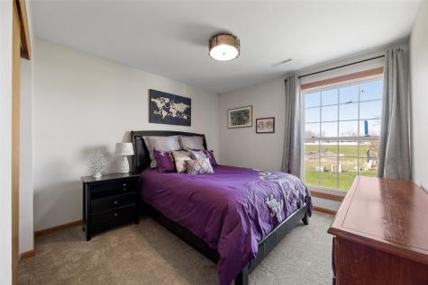 4285 Westchester Drive NE Cedar Rapids IA 52402