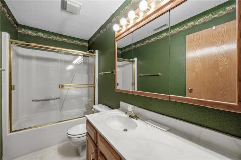 4325 Westchester Drive NE Cedar Rapids IA 52402