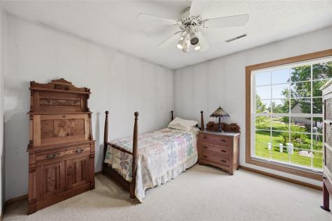 4325 Westchester Drive NE Cedar Rapids IA 52402