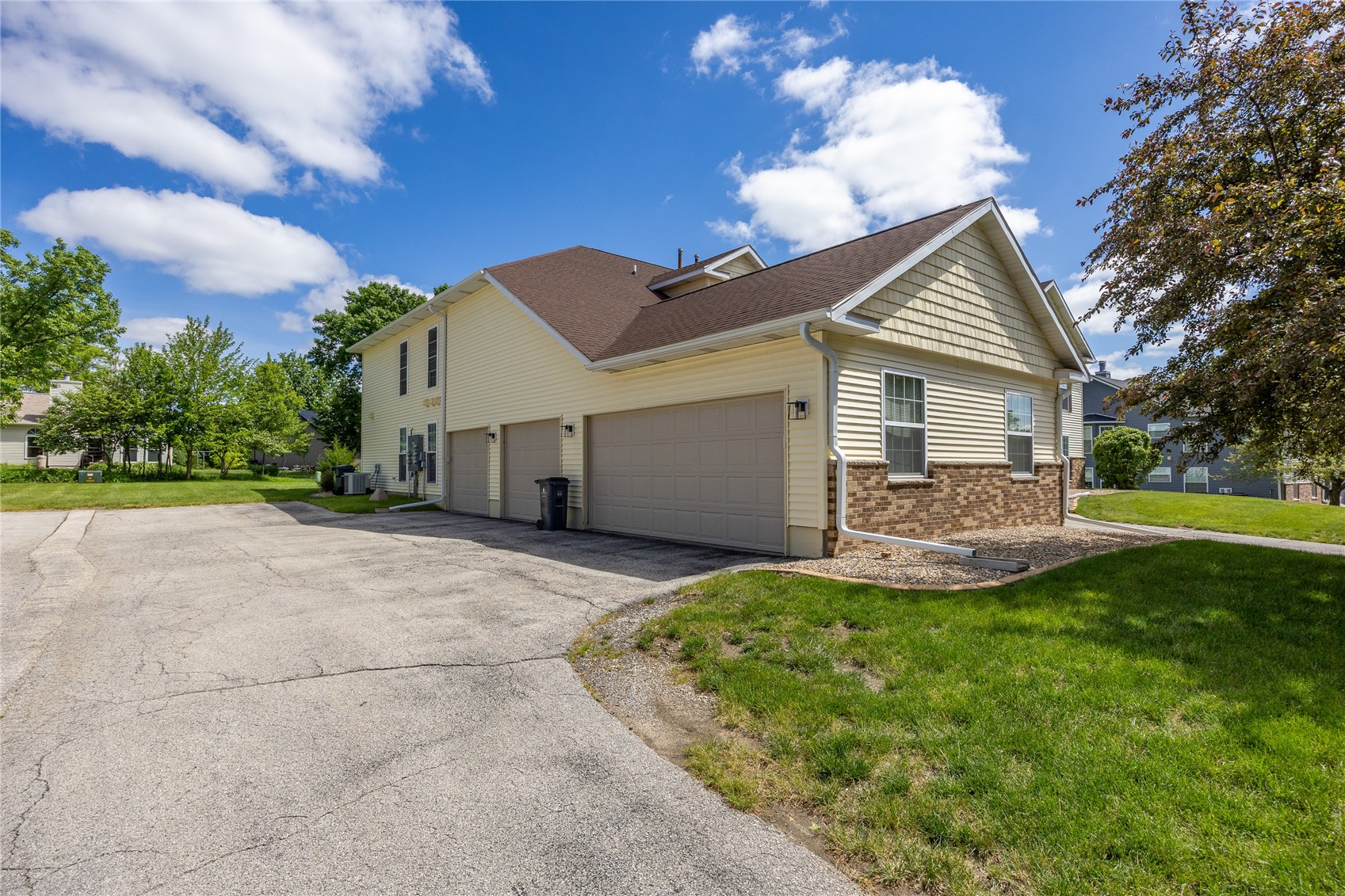 4325 Westchester Drive NE Cedar Rapids IA 52402
