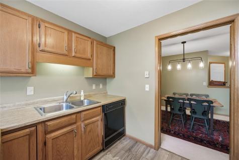4325 Westchester Drive NE Cedar Rapids IA 52402