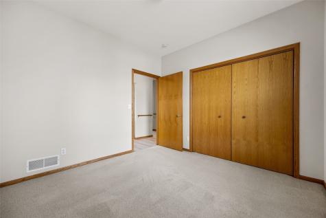 1333 Tower Lane NE Cedar Rapids IA 52402
