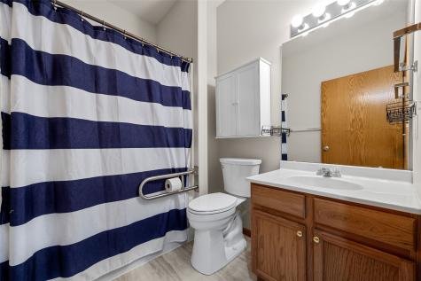 1333 Tower Lane NE Cedar Rapids IA 52402