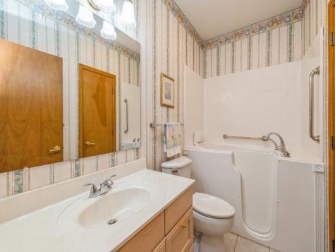 1528 Bilgarie Court NE Cedar Rapids IA 52402