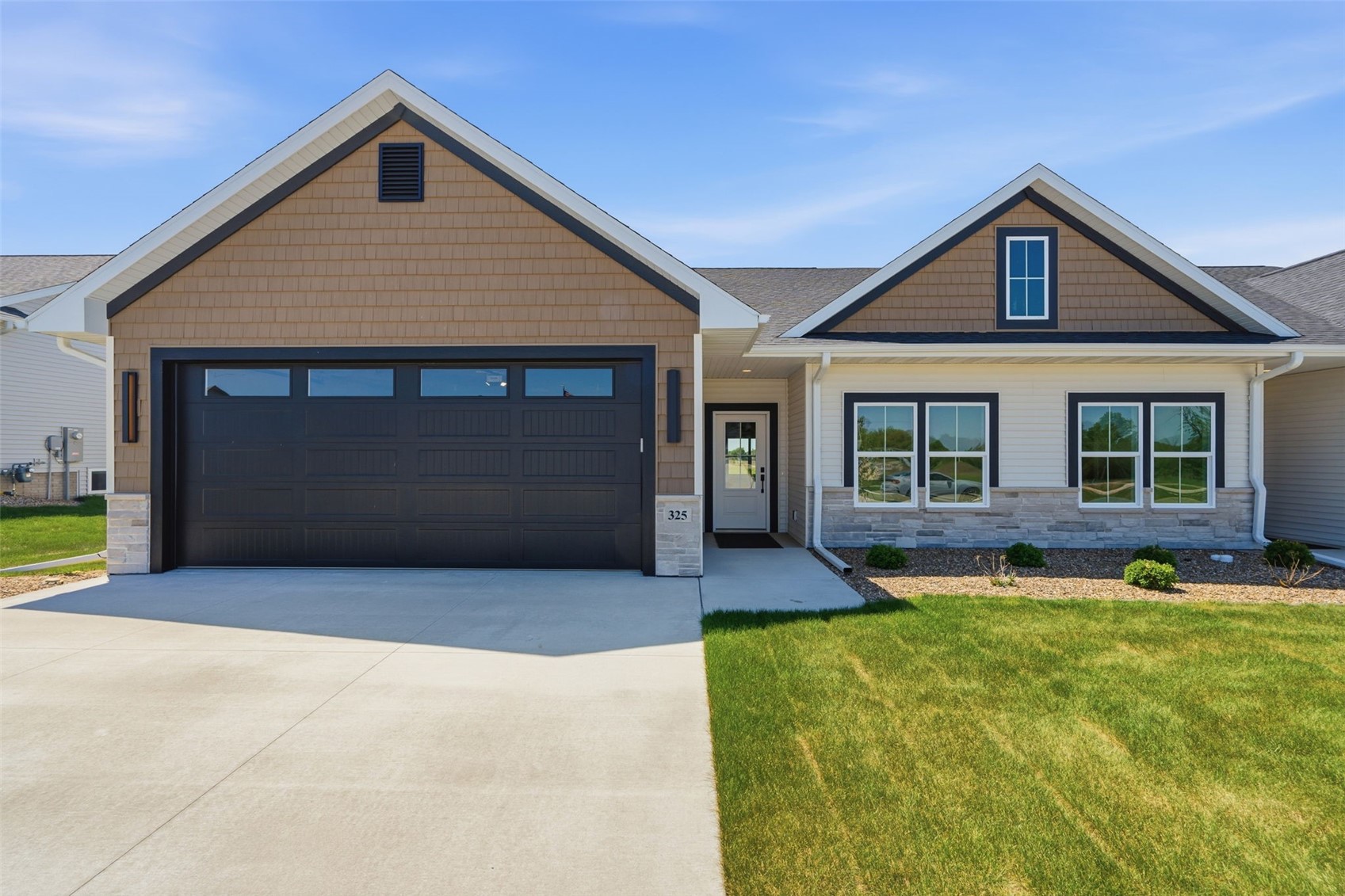 325 Dutch Drive Robins IA 52328