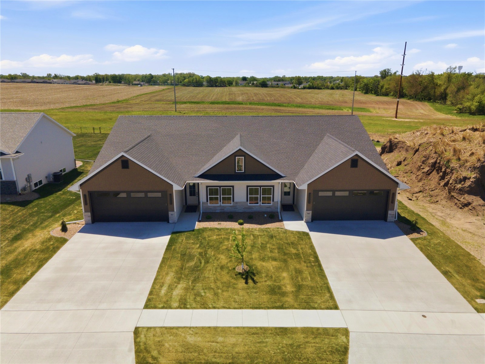 325 Dutch Drive Robins IA 52328