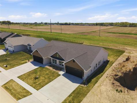 325 Dutch Drive Robins IA 52328