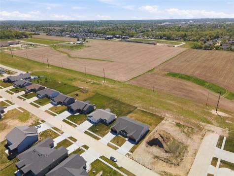 325 Dutch Drive Robins IA 52328