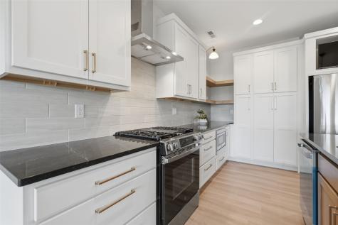 325 Dutch Drive Robins IA 52328