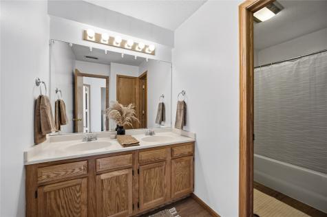 3920 Waterview Court SW Cedar Rapids IA 52404